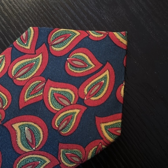 Burberry Silk Printed Vintage Tie - Picture 3 of 11